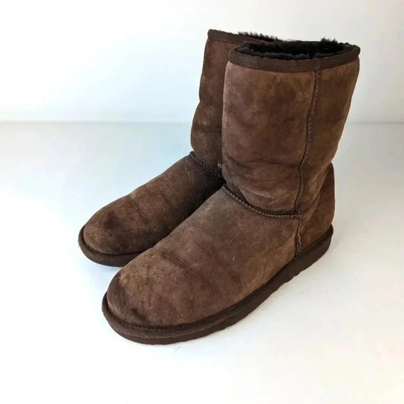 UGG Australia Classic Short Boots - 9 - Picture 1 of 8